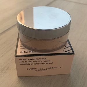 Mary Kay Mineral Powder Foundation Ivory 1